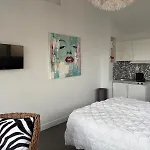 Sunrise Apartment *